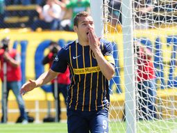 El festejo de Marco Ruben para Rosario Central ante Arsenal en el Gigante de Arroyito