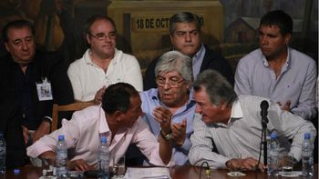 #parodel28: gremios y el gobierno se cruzan insultos #parodel28: gremios y el gobierno se cruzan insultos