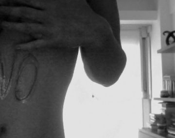 El topless por una buena causa de una periodista argentina