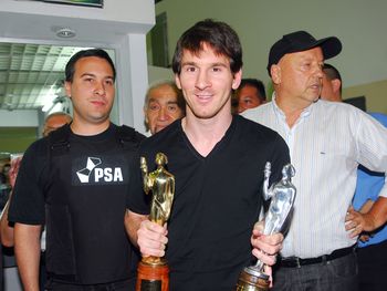 Lionel Messi con los Olimpia de Plata y Oro 2011