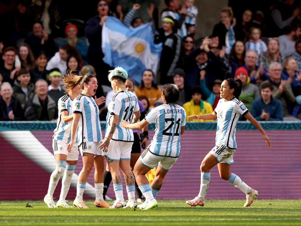 La AFA y el Gobierno firmaron un convenio para impulsar el fútbol femenino en escuelas