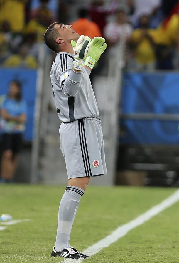 El histórico Mondragón se transformó en el jugador más viejo en jugar un Mundial