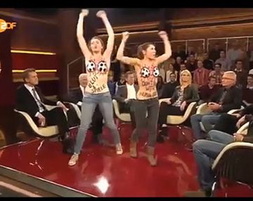 Un topless en vivo y en directo en contra de la FIFA