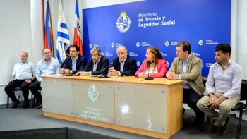 Pablo Mieres, ministro de Trabajo y Seguridad Social, anticipó un crecimiento del poder adquisitivo de los salarios para 2024. Pablo Mieres, ministro de Trabajo y Seguridad Social, anticipó un crecimiento del poder adquisitivo de los salarios para 2024.