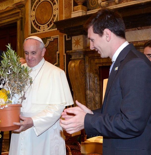 Dos potencias juntas: Messi saludó al Papa por su cumpleaños