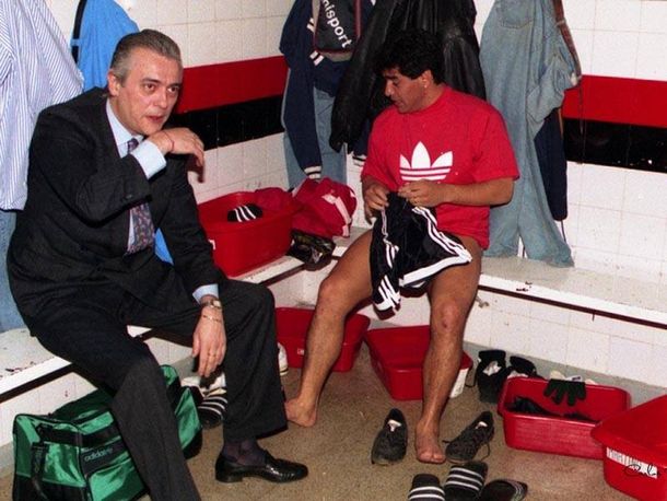 Publican fotos inéditas de la llegada de Maradona a Newells