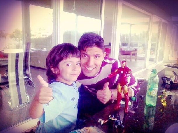 El Kun Agüero se reencontró con su hijo Benjamín