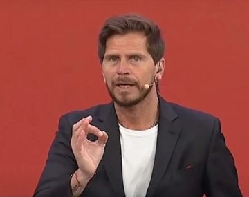El blooper del Pollo Vignolo sobre las copas de Independiente y Boca