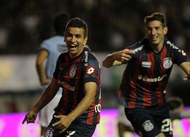 San Lorenzo venció a Belgrano y es único líder del torneo