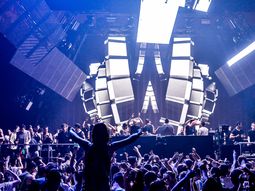 time warp: felipe sola apunto contra stinfale time warp: felipe sola apunto contra stinfale