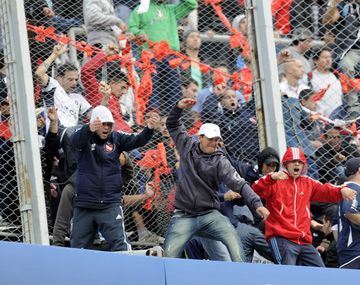 Incidentes de los hinchas del Rojo porque están cerca de la B