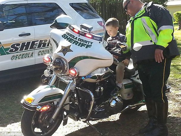 Emocionante fiesta sorpresa a un niño autista con la ayuda de Facebook
