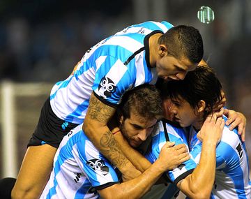 Racing empató sobre el final y se trajo un punto valioso de Montevideo