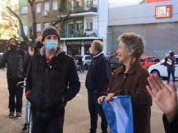 Unos 40 anticuarentena protestaron en Olivos contra el confinamiento