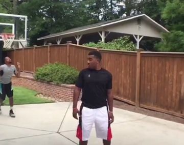 ¿Es Manu? El mejor jugador argentino ya tiene su doble exacto