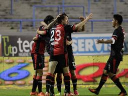 Colón comenzó el torneo ante Aldosivi y se impuso en Mar del Plata