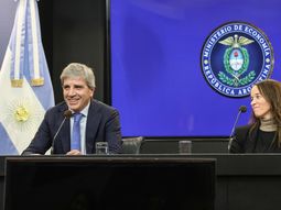 Luis Caputo busca rescatar los dólares del colchón