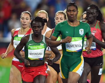 La atleta con aspecto de hombre ganó la medalla de oro y reavivó la polémica