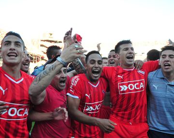 Independiente le ganó a Racing en el clásico y Avellaneda se tiñó de Rojo