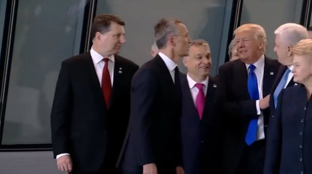 El gesto poco diplomático de Trump con el primer ministro de Montenegro