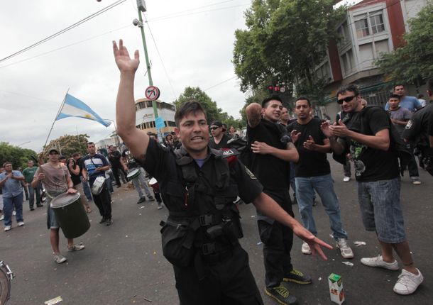 Las protestas reavivaron el debate por la sindicalización de la Policía