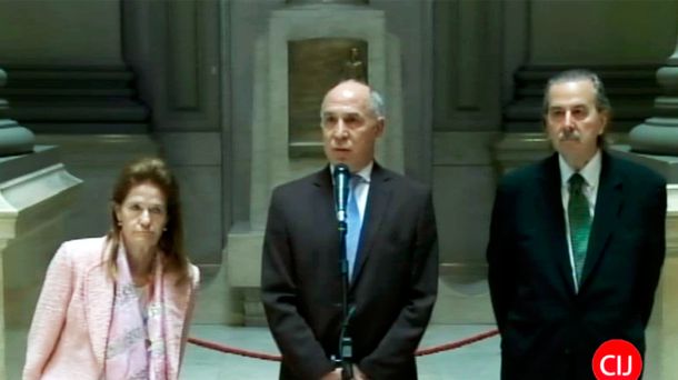 No importan los cambios de gobierno, nos guiamos por la Constitución