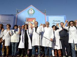 Docentes inauguraron la Escuela Itinerante en Plaza de Mayo Docentes inauguraron la Escuela Itinerante en Plaza de Mayo