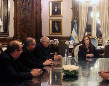 Cristina Fernández recibe en la Rosada a la cúpula de la Iglesia