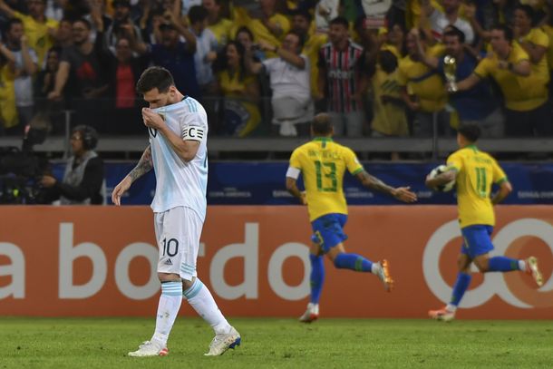 Argentina perdió 2-0 frente a Brasil y se acabó el sueño de la Copa América