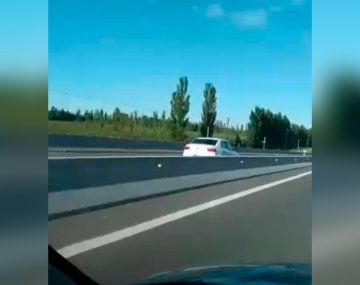 Manejó a 120 kilómetros por hora a contramano en una ruta