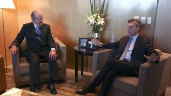 macri se reunio con el rey juan carlos antes de la asuncion macri se reunio con el rey juan carlos antes de la asuncion