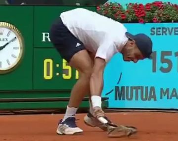 Furia y despedida: Francisco Cerúndolo destrozó su raqueta y quedó fuera del Masters de Madrid