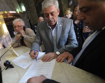 Buzzi inició los trámites para devolver el estímulo a los pequeños productores