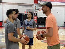 Básquet: Manu Ginóbili visitó en Las Vegas a la Selección