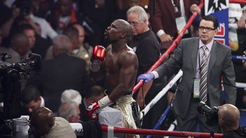 la emocion de floyd mayweather antes del ultimo round de su carrera la emocion de floyd mayweather antes del ultimo round de su carrera
