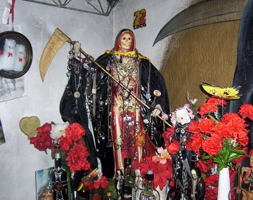 Detienen a un pai de San la Muerte que violaba chicas