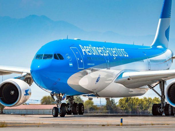 La advertencia del Gobierno antes de la reunión por Aerolíneas Argentinas: Se privatiza o se cierra