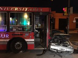 Un colectivo de la línea 160 chocó con un auto en Valentín Alsina, hay un muerto Un colectivo de la línea 160 chocó con un auto en Valentín Alsina, hay un muerto