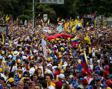 Multitudinaria marcha paralizó Caracas para exigir un referéndum revocatorio