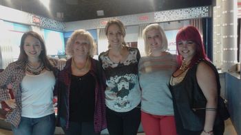 Camila Ocampo; Lidia Urdinez; Nequi Galotti; Victoria Carambat y Natalia Nékare Camila Ocampo; Lidia Urdinez; Nequi Galotti; Victoria Carambat y Natalia Nékare