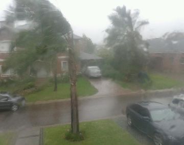 Ocho heridos en Rosario y un muerto en Escobar por la caída de rayos