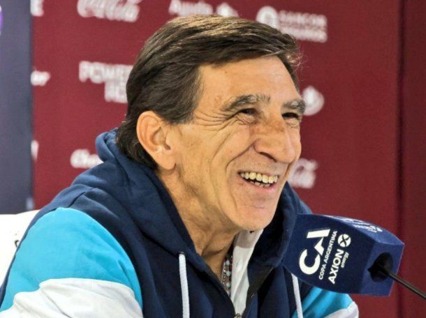 Gustavo Costas apuntó contra Boca por la fecha del clásico: No quisieron jugar...