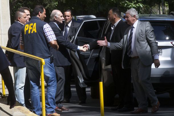 Espero oír la sentencia, dijo De la Rúa antes del veredicto