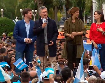 Macri volvió a chicanear a Alberto: ¿Otra con celular? ¡Estas abuelas rebeldes!