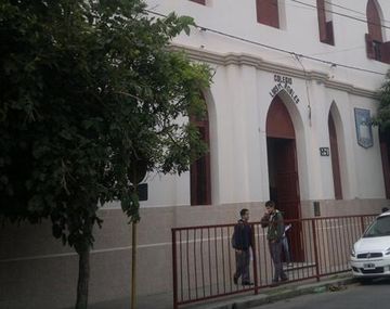 Empleados de la educación privada acuerdan suba del 25%