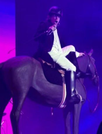 Joaquín Levinton lo volvió a hacer: ingresó a caballo al escenario del Lollapalooza 2026 Joaquín Levinton lo volvió a hacer: ingresó a caballo al escenario del Lollapalooza 2026