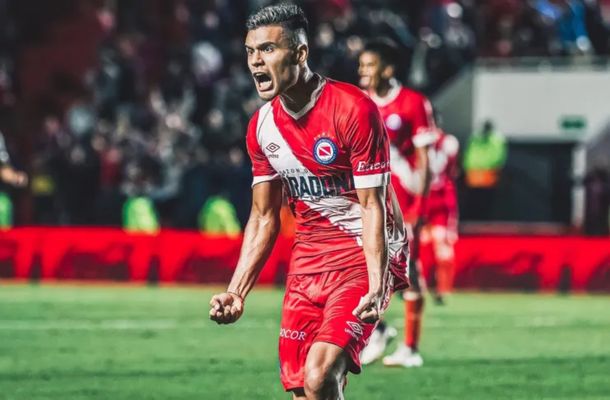 Argentinos pierde a su joya: Fausto Vera es nuevo jugador del Corinthians