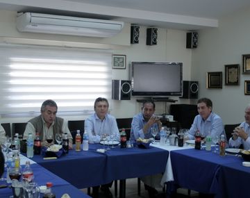 Macri seduce a gremios con garantía de paritarias y modificación de Ganancias