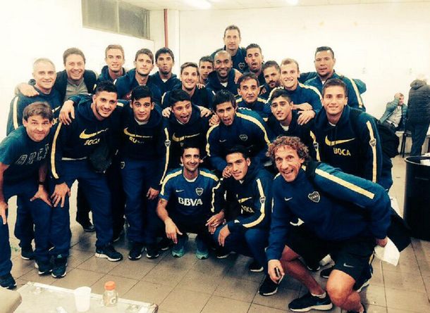 ¿Ahora festeja empates? El plantel de Boca volvió a retratarse en el vestuario