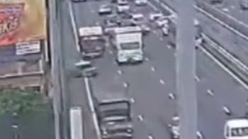 video: auto perdio el control, cruzo la 25 de mayo y fue evacuado en helicoptero video: auto perdio el control, cruzo la 25 de mayo y fue evacuado en helicoptero